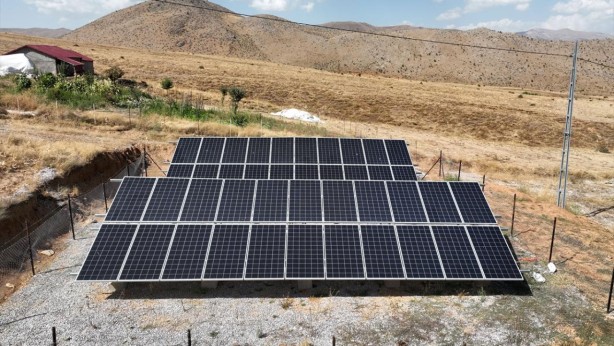 Foto - Bitlis'te 60 noktada bulundu! Saniyede 6-7 litre akıyor