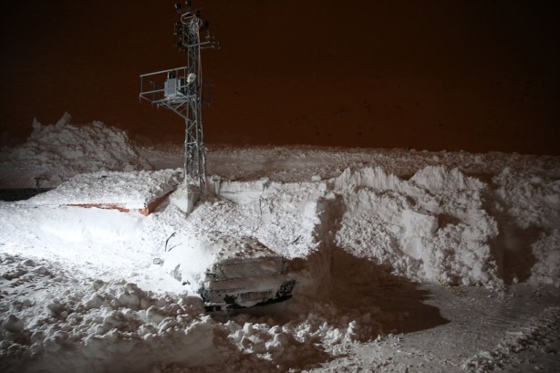 Foto - Bitlis'te çığ düştü! 7 araç karların altında kaldı