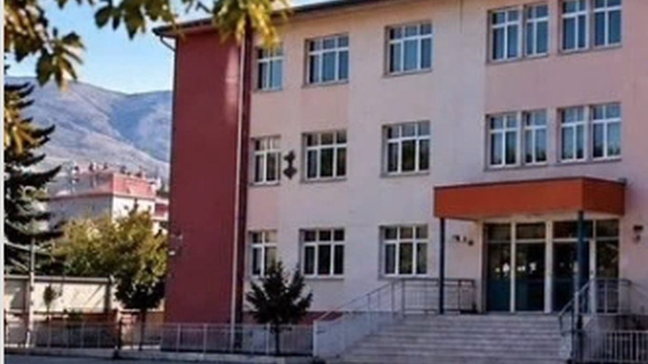 Foto - Bitlis’te, mezun olduğu okulu pompalıyla hedef almıştı! 14 yaşındaki psikopat kızla ilgili detaylar kan dondurdu