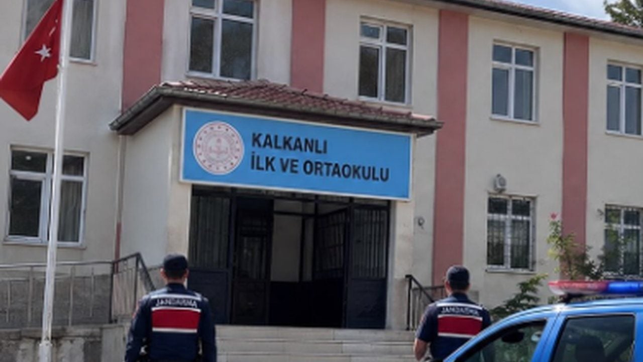 Foto - Bitlis’te, mezun olduğu okulu pompalıyla hedef almıştı! 14 yaşındaki psikopat kızla ilgili detaylar kan dondurdu