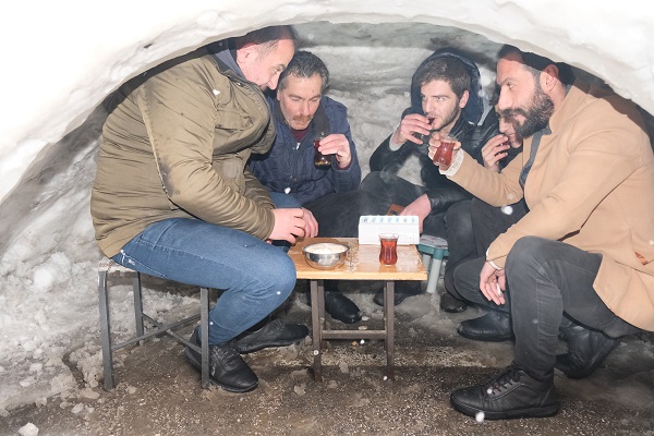 Bitlis'te yapılan iglo dikkat çekti! Bu manzara yalnızca bizde olurdu