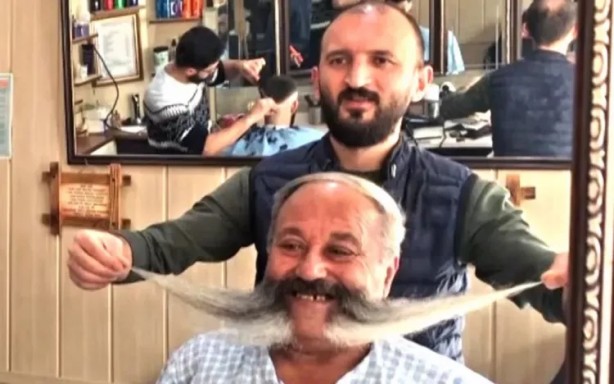 Foto - Bıyıklarının masrafını duyan şoke oluyor! Bayburtlu Pala bakın kaç yıldır bıyıklarını kesmiyor
