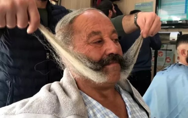 Foto - Bıyıklarının masrafını duyan şoke oluyor! Bayburtlu Pala bakın kaç yıldır bıyıklarını kesmiyor