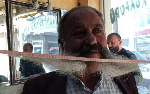 Foto - Bıyıklarının masrafını duyan şoke oluyor! Bayburtlu Pala bakın kaç yıldır bıyıklarını kesmiyor