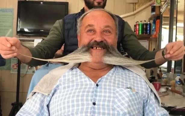 Bıyıklarının masrafını duyan şoke oluyor! Bayburtlu Pala bakın kaç yıldır bıyıklarını kesmiyor