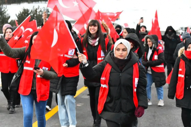 Foto - 'Biz Hep Aynı İzdeyiz' yürüyüşü başladı! Binlerce kişi oraya akın etti 