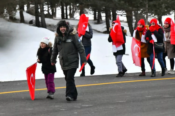 Foto - 'Biz Hep Aynı İzdeyiz' yürüyüşü başladı! Binlerce kişi oraya akın etti 