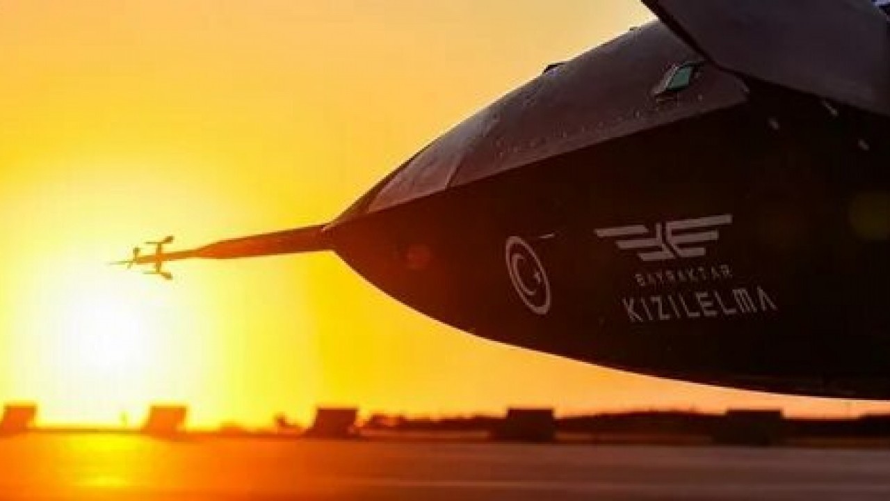 Foto - Bizde hala KAAN’a kalorifer peteği diyen cahiller var! İtalyanlardan Bayraktar’a ilginç benzetme