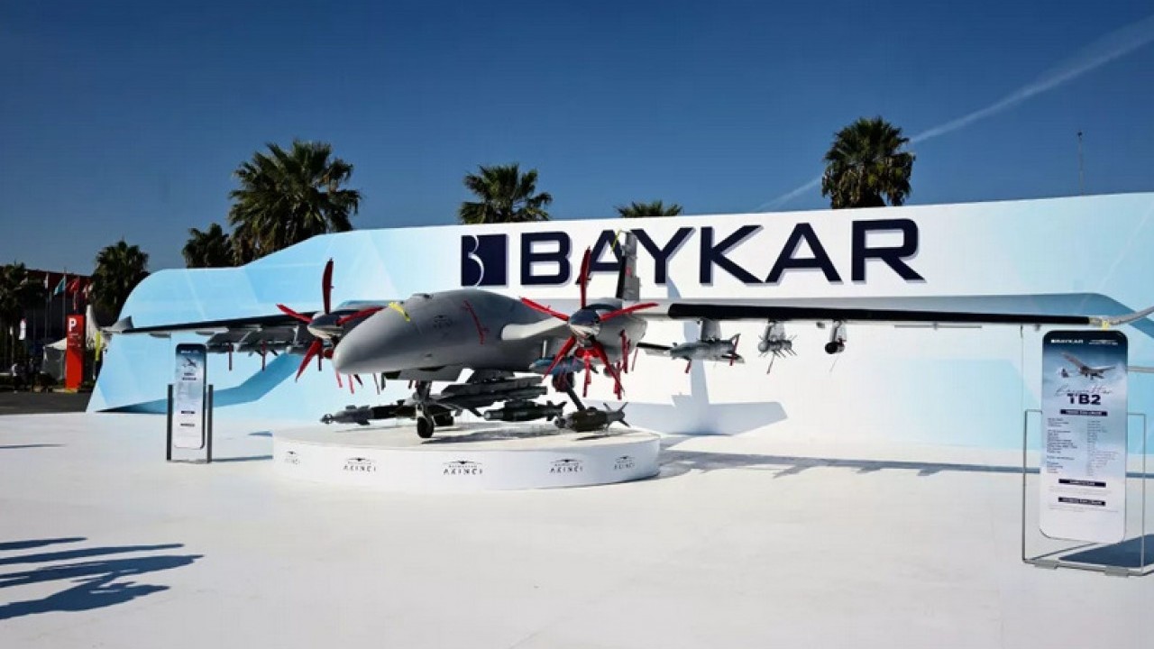 Foto - Bizde hala KAAN’a kalorifer peteği diyen cahiller var! İtalyanlardan Bayraktar’a ilginç benzetme