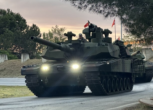 Foto - Almanya vermedi! Türkiye 'Bize SİHA yapmayı öğretin' diyen ülkeyle Altay Tankı için tarihi bir anlaşma yaptı