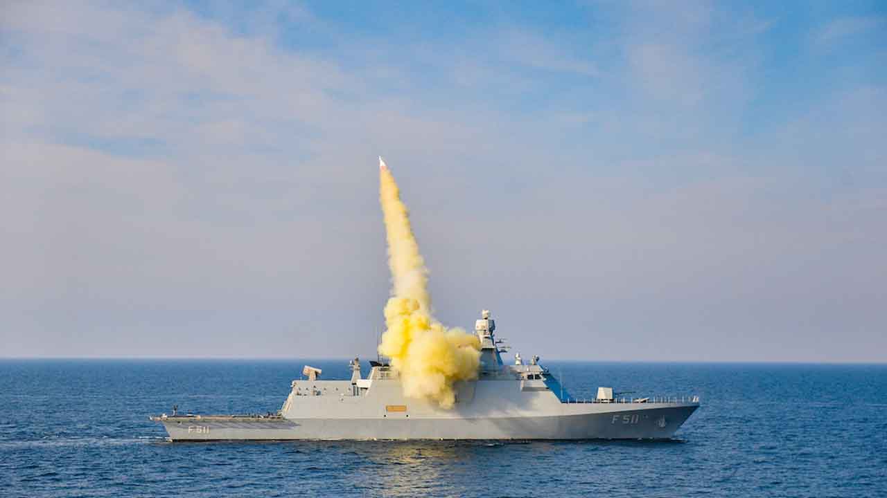 'Bizim için dönüm noktası' diyerek duyurdular! Türkiye'den savaş gemisi aldılar