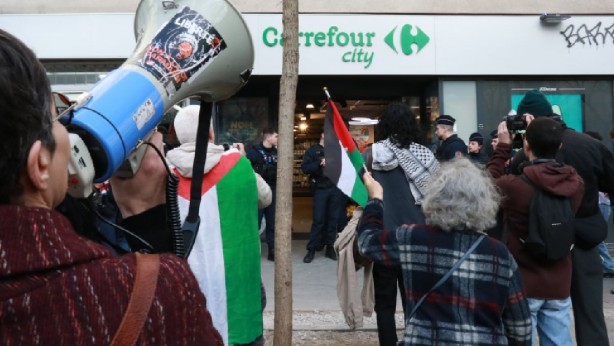 Foto - Bizim "mışıl mışıl uyuyan Müslümanlar" biraz olsun utanır mı acaba? Fransa’da Gazze için yaptıkları şey "Helal olsun" dedirtti