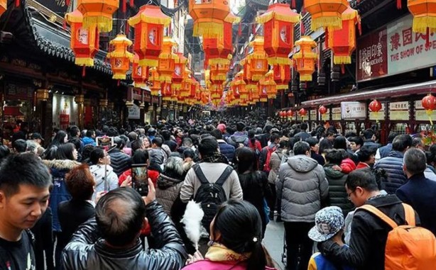Foto - Bizim solaklar 1 Mayıs’ta cam çerçeve indiriyor! Elin komünisti turizmden para kazanıyor!