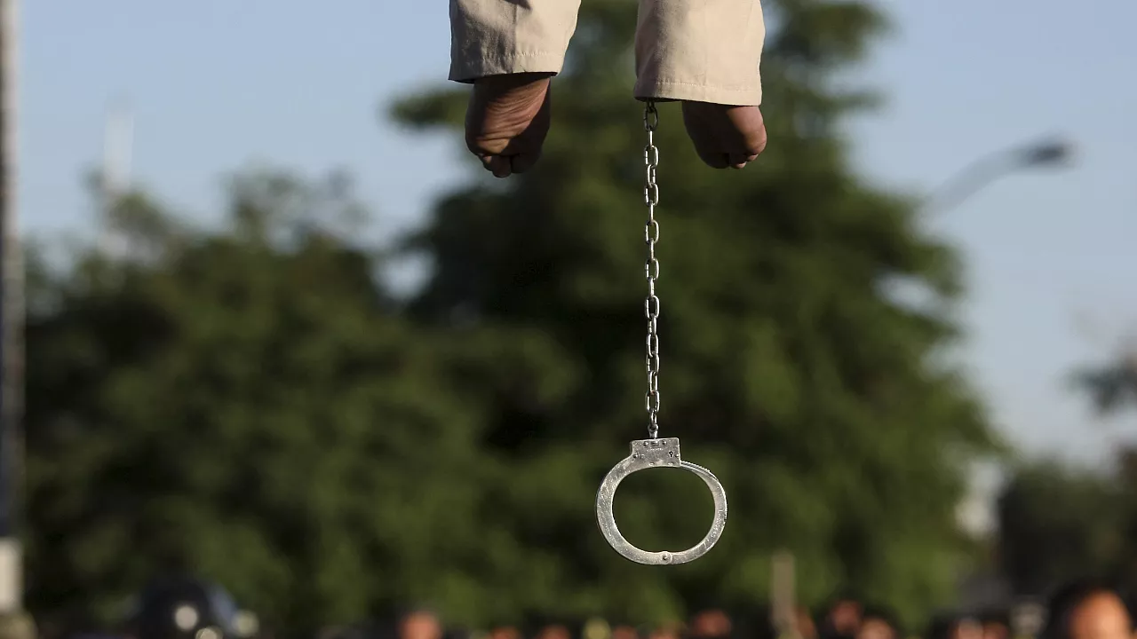 Foto - BM’nin yaptırım kararına görülmemiş misilleme: İsrail casusunu jet hızında infaz ettiler!