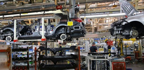 Foto - BMW CEO’sundan şaşırtan elektrikli otomobil itirafı: Onlarla rekabet etmek imkansız!