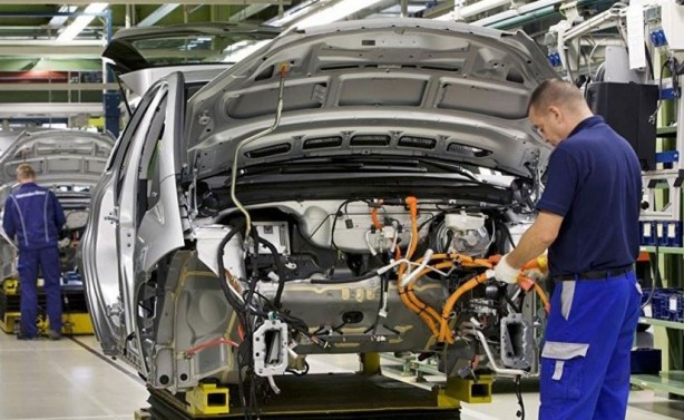 Foto - BMW CEO’sundan şaşırtan elektrikli otomobil itirafı: Onlarla rekabet etmek imkansız!