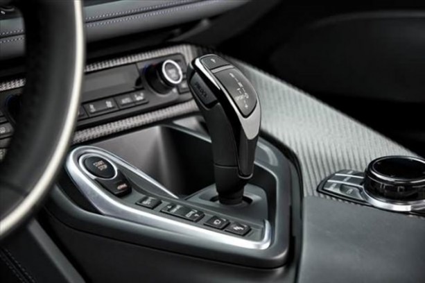 Foto - BMW i8'e kırmızı çok yakıştı