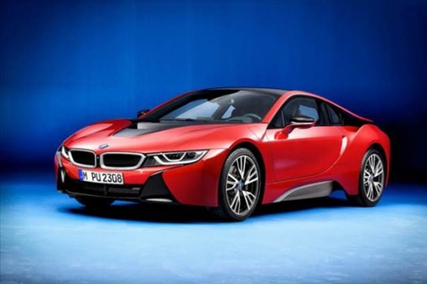  BMW i8'e kırmızı çok yakıştı