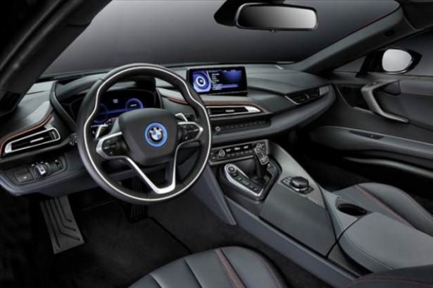 Foto - BMW i8'e kırmızı çok yakıştı