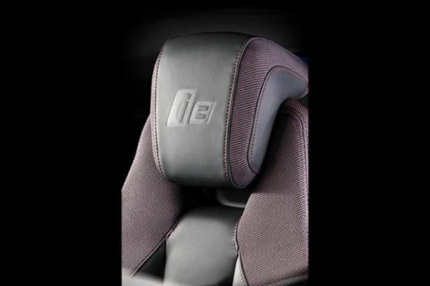 Foto - BMW i8'e kırmızı çok yakıştı