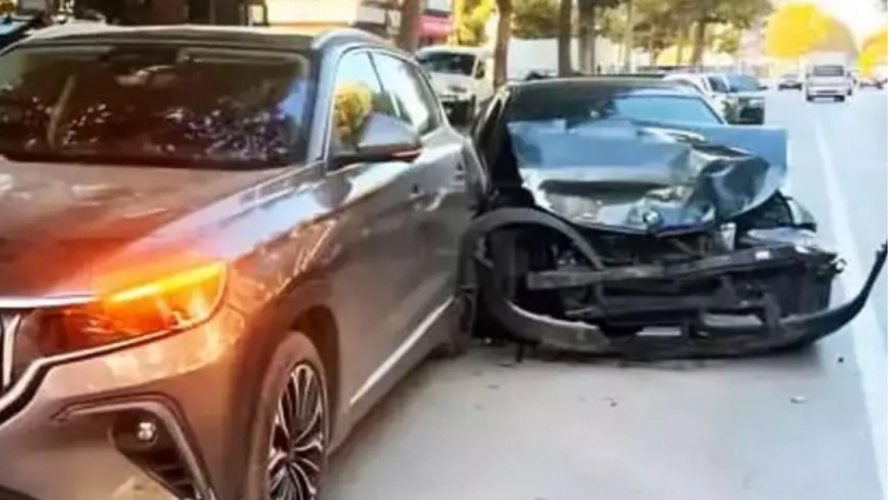 Foto - BMW Togg'a çarptı! Sonuç bakın ne oldu