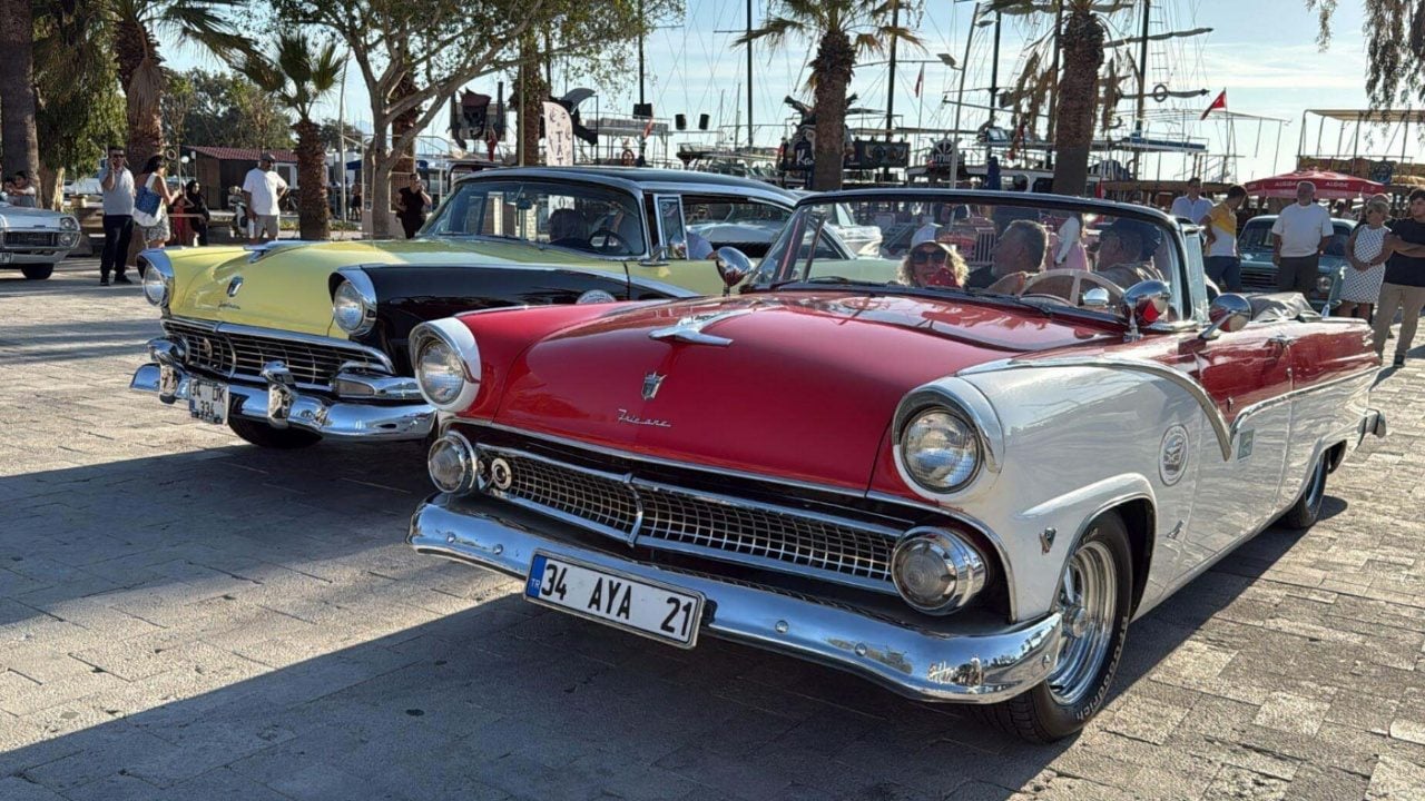Foto - Bodrum sokaklarında gören dönüp bir daha baktı! 42 araçlık nostalji konvoyu
