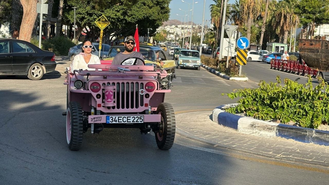 Foto - Bodrum sokaklarında gören dönüp bir daha baktı! 42 araçlık nostalji konvoyu