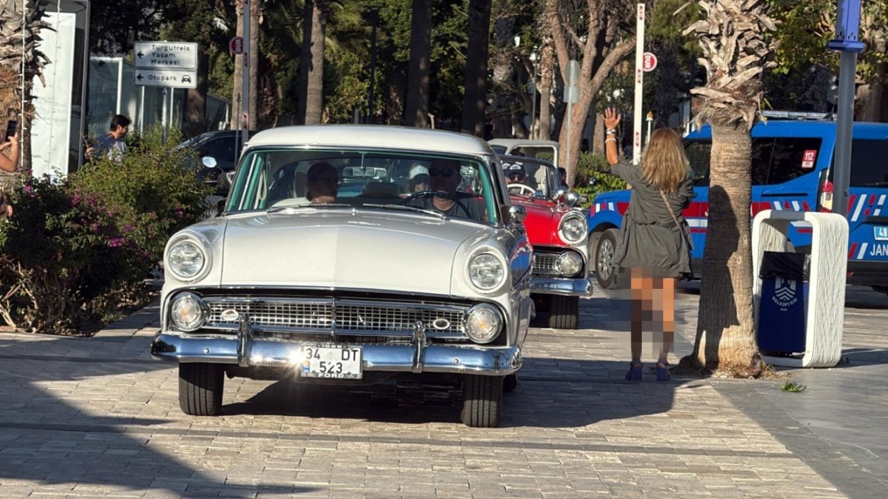 Foto - Bodrum sokaklarında gören dönüp bir daha baktı! 42 araçlık nostalji konvoyu