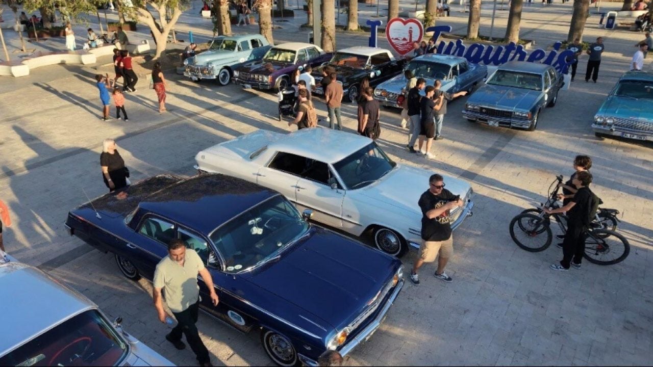 Foto - Bodrum sokaklarında gören dönüp bir daha baktı! 42 araçlık nostalji konvoyu