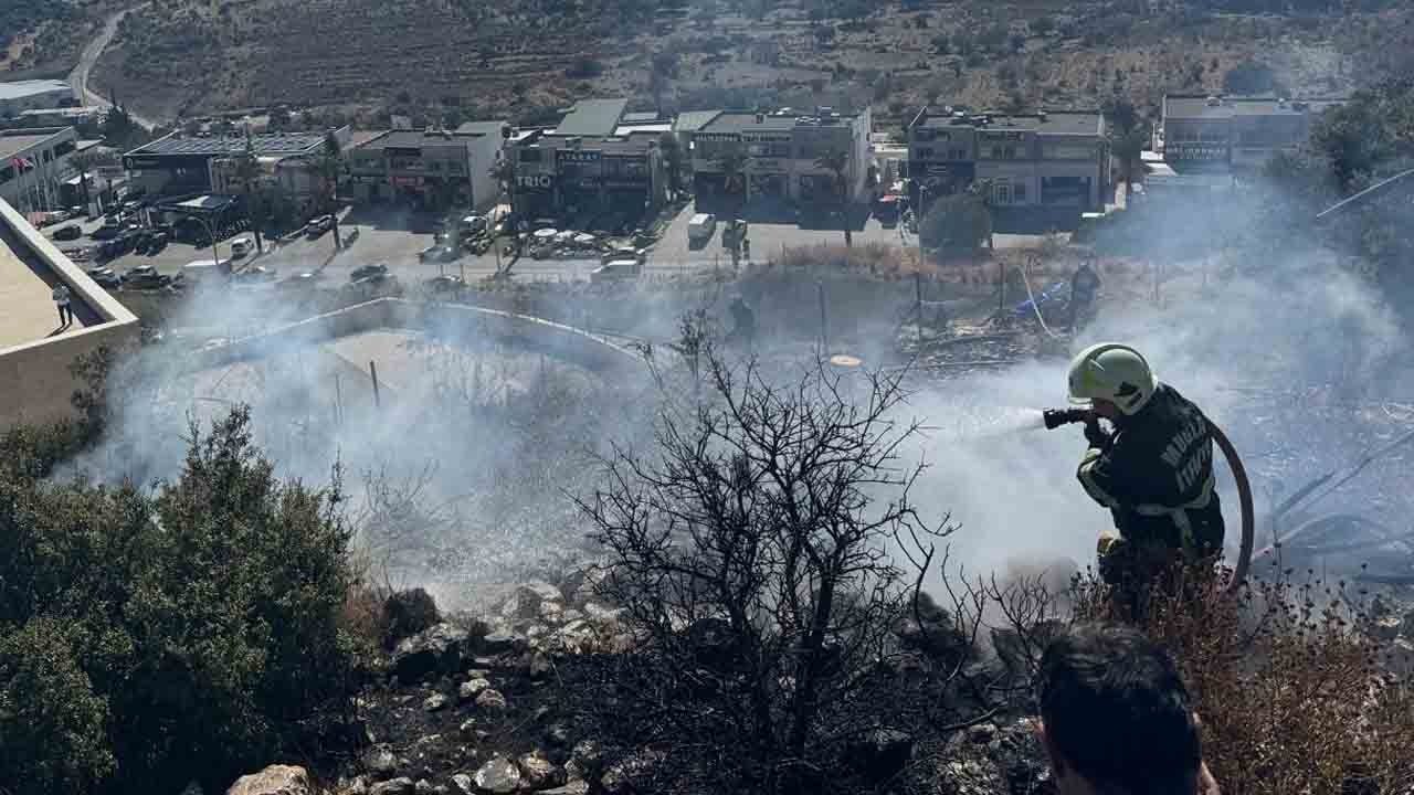 Bodrum'da makilik alanda yangın çıktı: Alevler rüzgarın etkisiyle yayıldı 