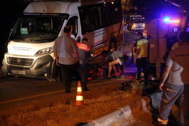 Foto - Bodrum'da minibüsle motosiklet çarpıştı: 1 ölü, 1 yaralı