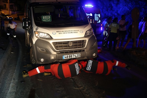 Foto - Bodrum'da minibüsle motosiklet çarpıştı: 1 ölü, 1 yaralı