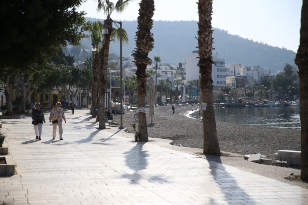 Foto - Bodrum'da yoğunluk yaşanan sahil ve caddelerde Kovid-19 denetimleri artırıldı