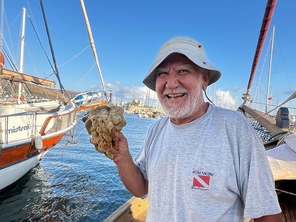 Foto - Bodrum'un son süngercisinden acı gerçek! Denizin altı çölleşiyor