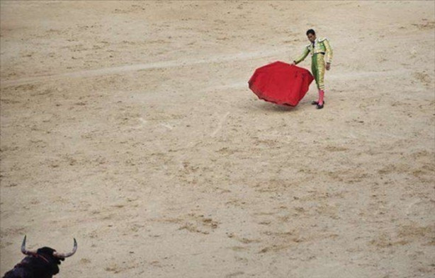Foto - Boğa matadorun gözünü çıkardı!