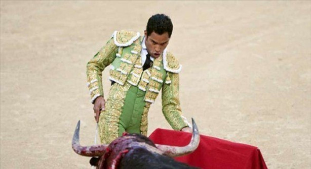 Foto - Boğa matadorun gözünü çıkardı!
