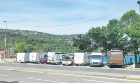 Foto - Boğaz'a sahip çıkacak belediye yok mu? Yeni moda tekerlekli yalı karavanlar...