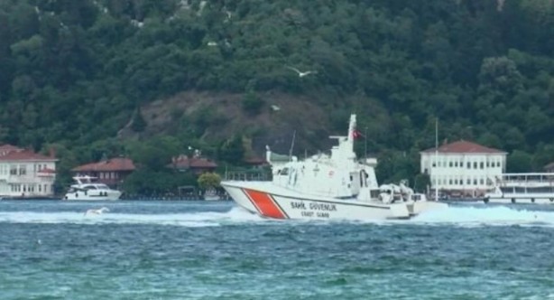 Foto - Boğaz'dan geçen ABD savaş gemisinde dikkat çeken görüntü!