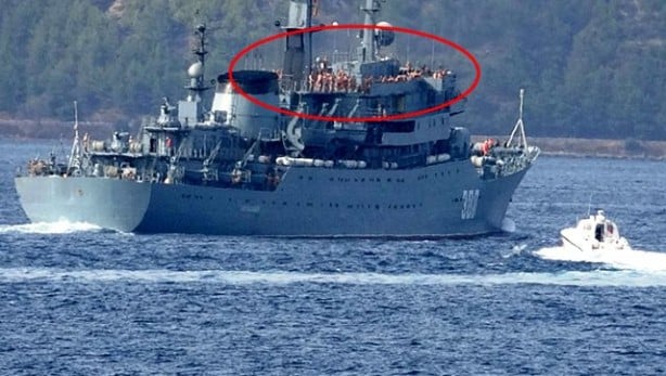 Foto - Boğaz'dan geçen Rus savaş gemisinde büyük rezillik!