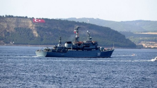 Foto - Boğaz'dan geçen Rus savaş gemisinde büyük rezillik!