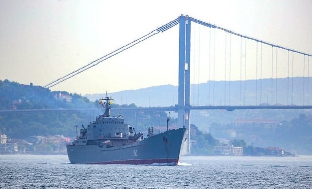 Foto - Boğaz'dan geçen Rus savaş gemisinde dikkat çeken detay