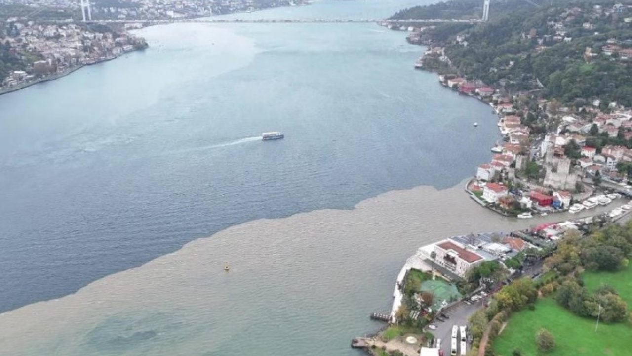 Foto - Boğazın rengi değişti! İstanbul Boğazı çamurla kaplandı