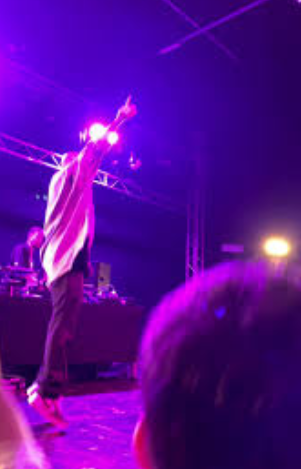 Foto - Böğüren sanatçı! Hayko Cepkin: "Zıplamakla olmuyor, fazlasını yapmak gerek" Etek giyerek çağdaşlık(!) dersi verdi