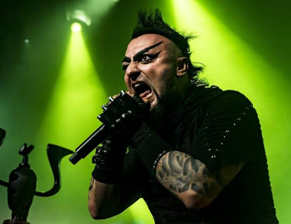 Foto - Böğüren sanatçı! Hayko Cepkin: "Zıplamakla olmuyor, fazlasını yapmak gerek" Etek giyerek çağdaşlık(!) dersi verdi