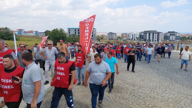 Bol keseden sallayan Bay Kemal'e sürpriz karşılama