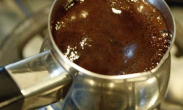 Foto - Bol köpüklü Türk kahvesi nasıl yapılır? Köy, mahalle, şehirlerde: Herkesin gözdesi kahve ne işe yarar? Faydaları nelerdir?