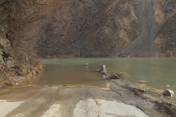 Foto - Bölge sular altında kalacak! Baraj su tutmaya başladı ama onlar ilçeyi terk etmiyor