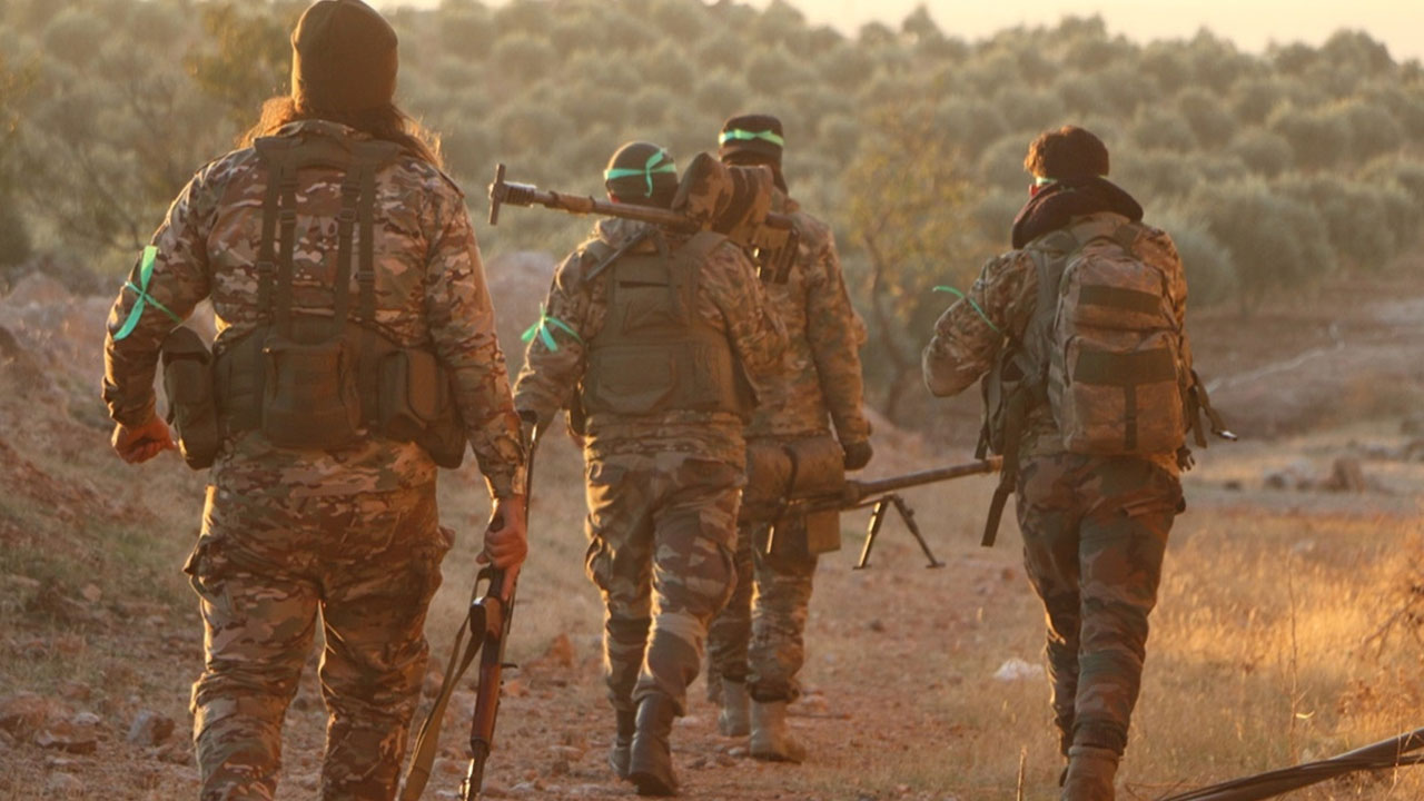 Foto - Bölgede hareketli saatler! Petrol kuyuları ele geçirildi