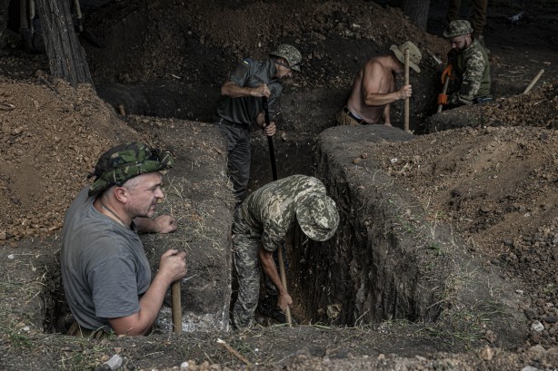 Foto - Bölgede hareketlilik! Rus askerlerine karşı siper kazıyorlar