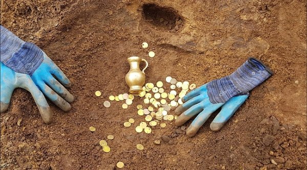 Foto - Bölgede kayıp hazine iddiası! Defineciler akın etti, gökyüzüne bakıp bakıp duruyorlar